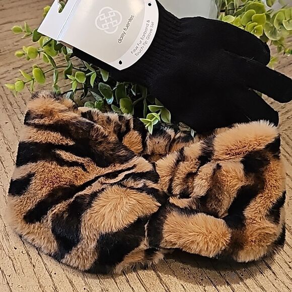 Leopard faux fur earband and touch tip glove set - Picture 1 of 6